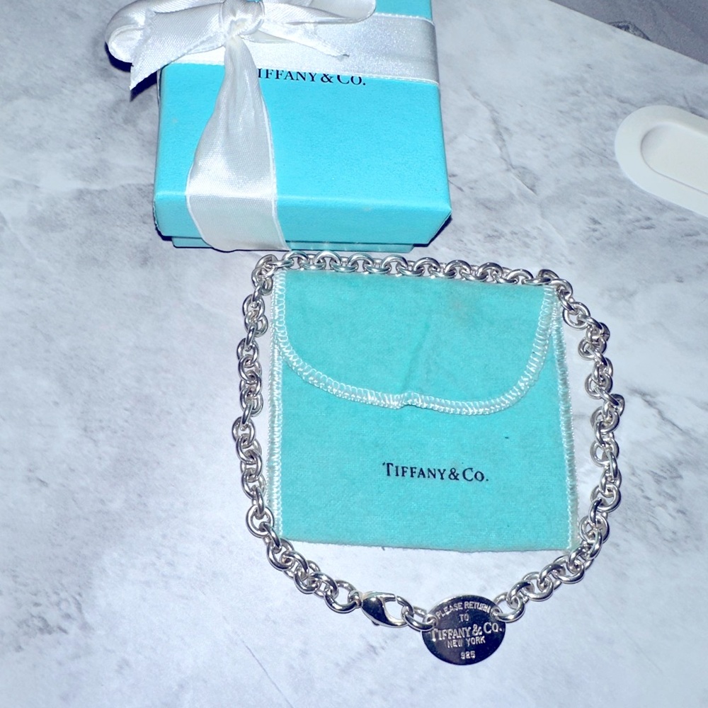Tiffany’s silver tag necklace
